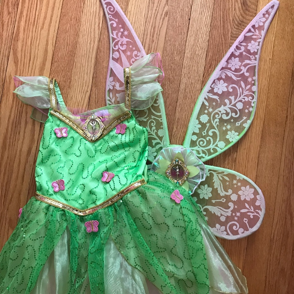 Tinkerbell costume with wings, size 5/6 Disney store